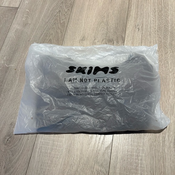 NWT SKIMS Naked Plunge Tank Bra M-DD - Picture 3 of 13